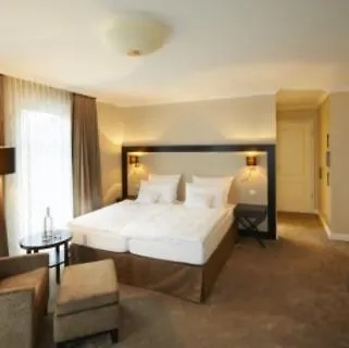 Strandhotel Fontana Szálloda 4*