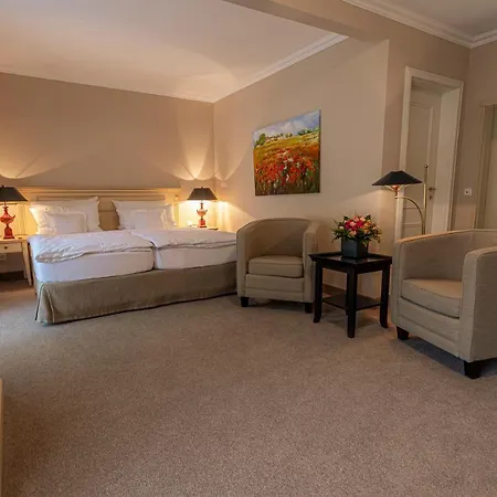 Strandhotel Fontana Szálloda 4*