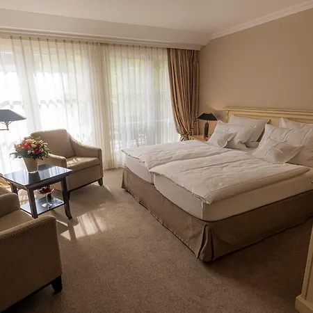 Strandhotel Fontana Szálloda 4*